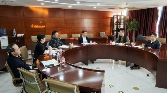 留服中心党委理论学习中心组召开2024年第五次集体学习会议