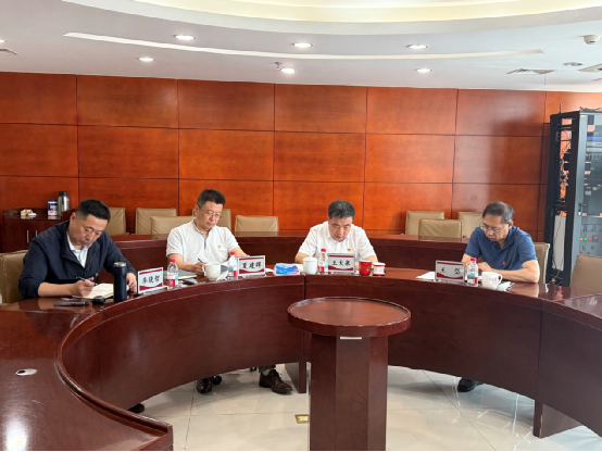 留服中心党委理论学习中心组召开2025年第二次集体学习会议
