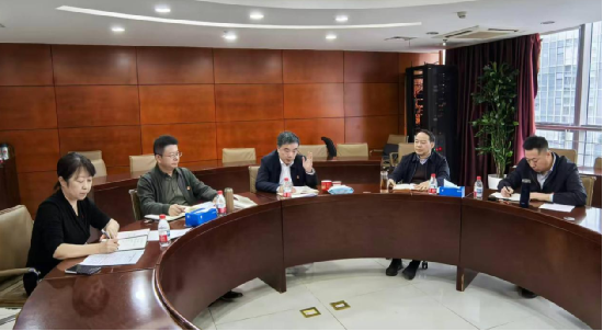 留服中心党委理论学习中心组召开2025年第五次集体学习会议