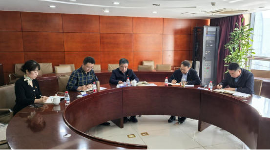 留服中心党委理论学习中心组召开2026年第一次集体学习会议