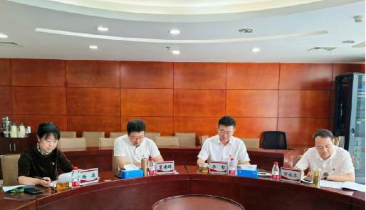 留服中心党委理论学习中心组召开树立和践行正确政绩观专题学习会