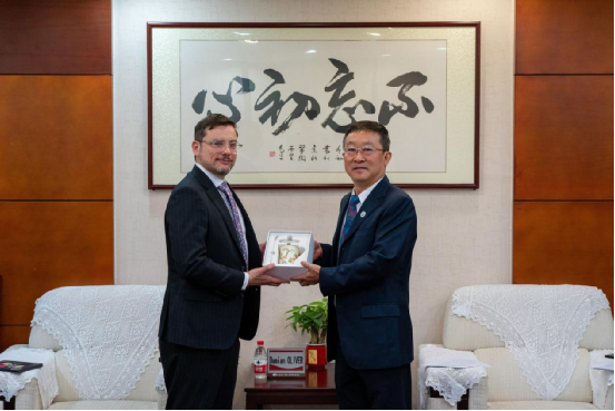 李智主任会见澳大利亚教育部代表团一行